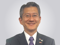 新居田学氏